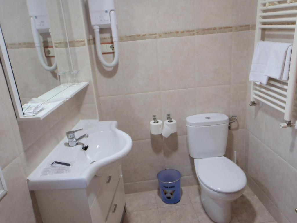 Hostal Fronton Alcobendas Exterior foto